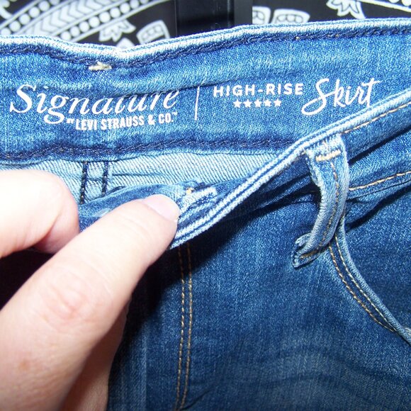 Signature by Levi's Strauss & Co. High-Rise Denim Mini Skirt Sz 6 - Picture 5 of 8
